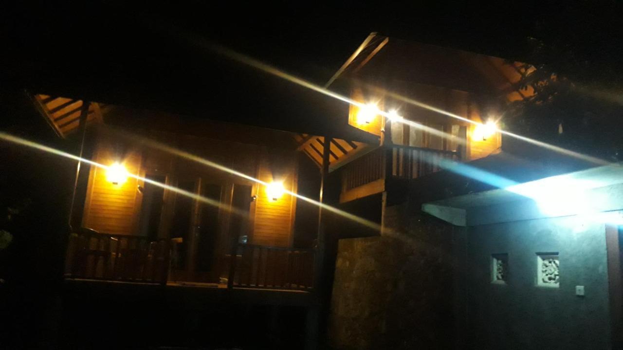 Uma D'Nyuh Homestay Singaraja Buitenkant foto