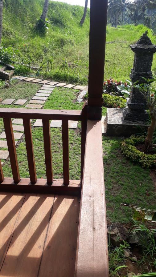 Uma D'Nyuh Homestay Singaraja Buitenkant foto