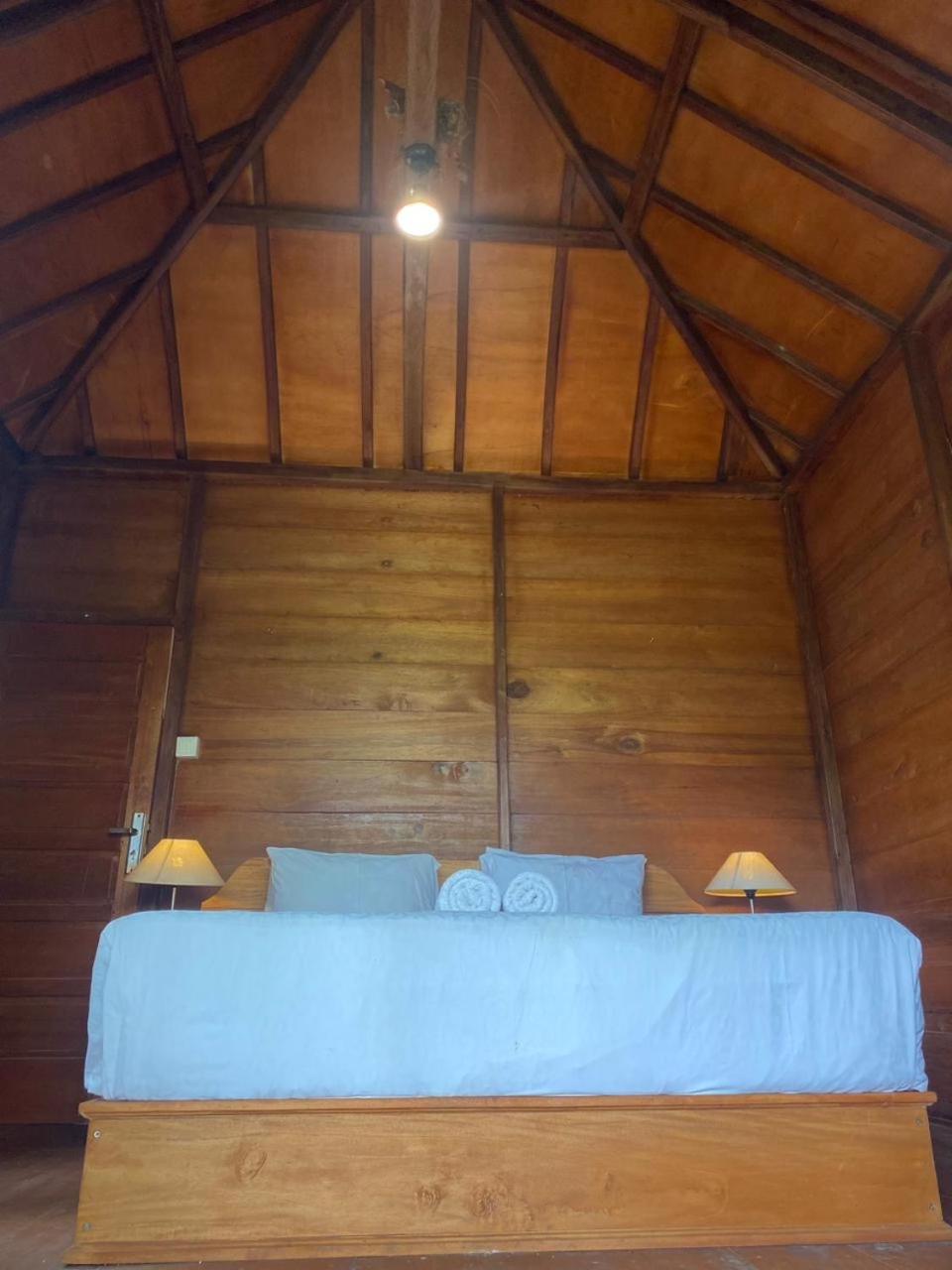Uma D'Nyuh Homestay Singaraja Buitenkant foto