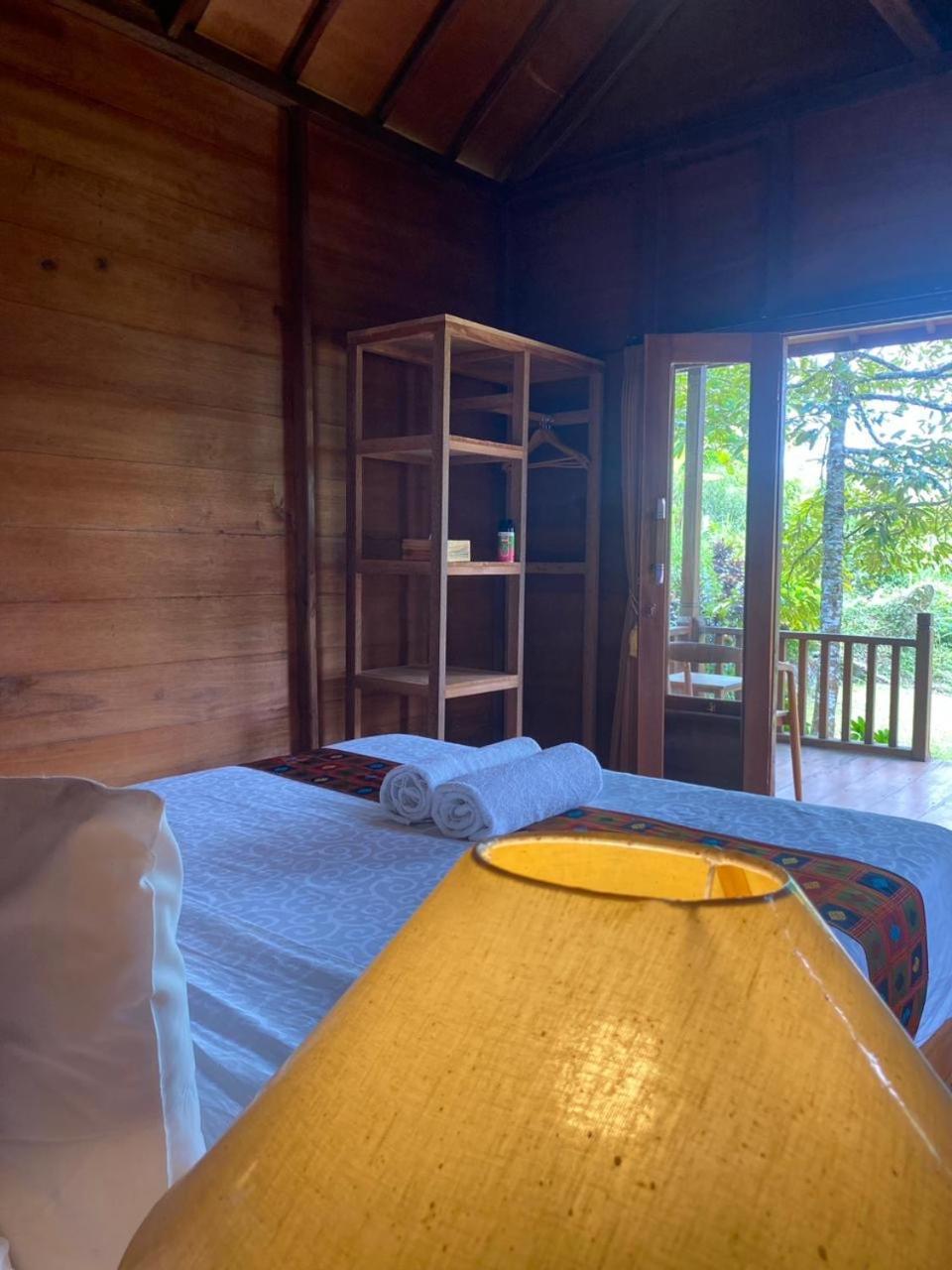 Uma D'Nyuh Homestay Singaraja Buitenkant foto