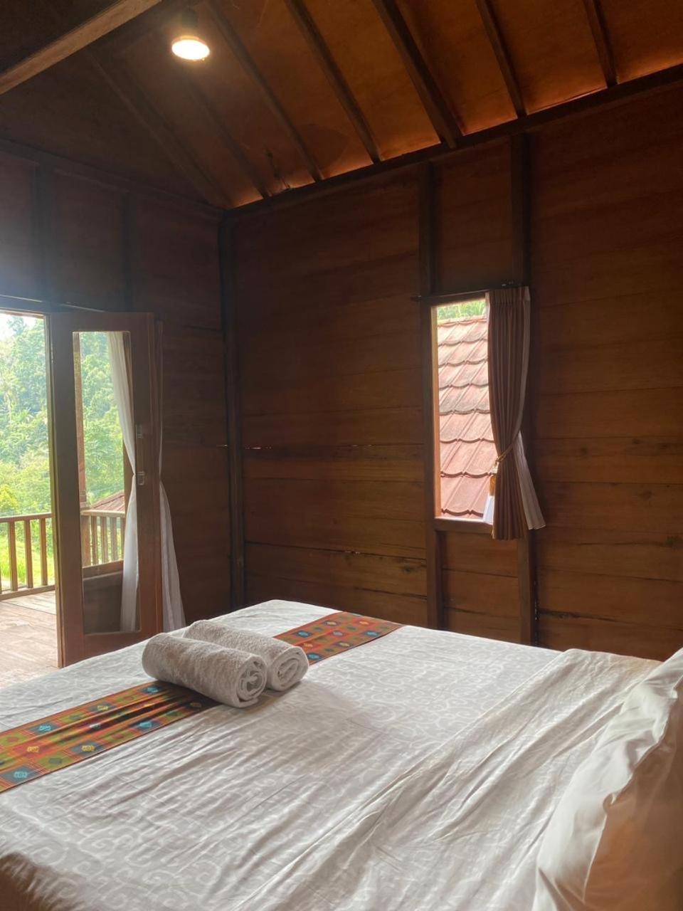 Uma D'Nyuh Homestay Singaraja Buitenkant foto